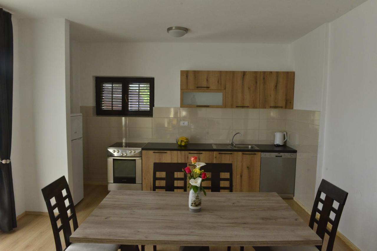 Milosavljevic Apartments 蒂瓦特 外观 照片