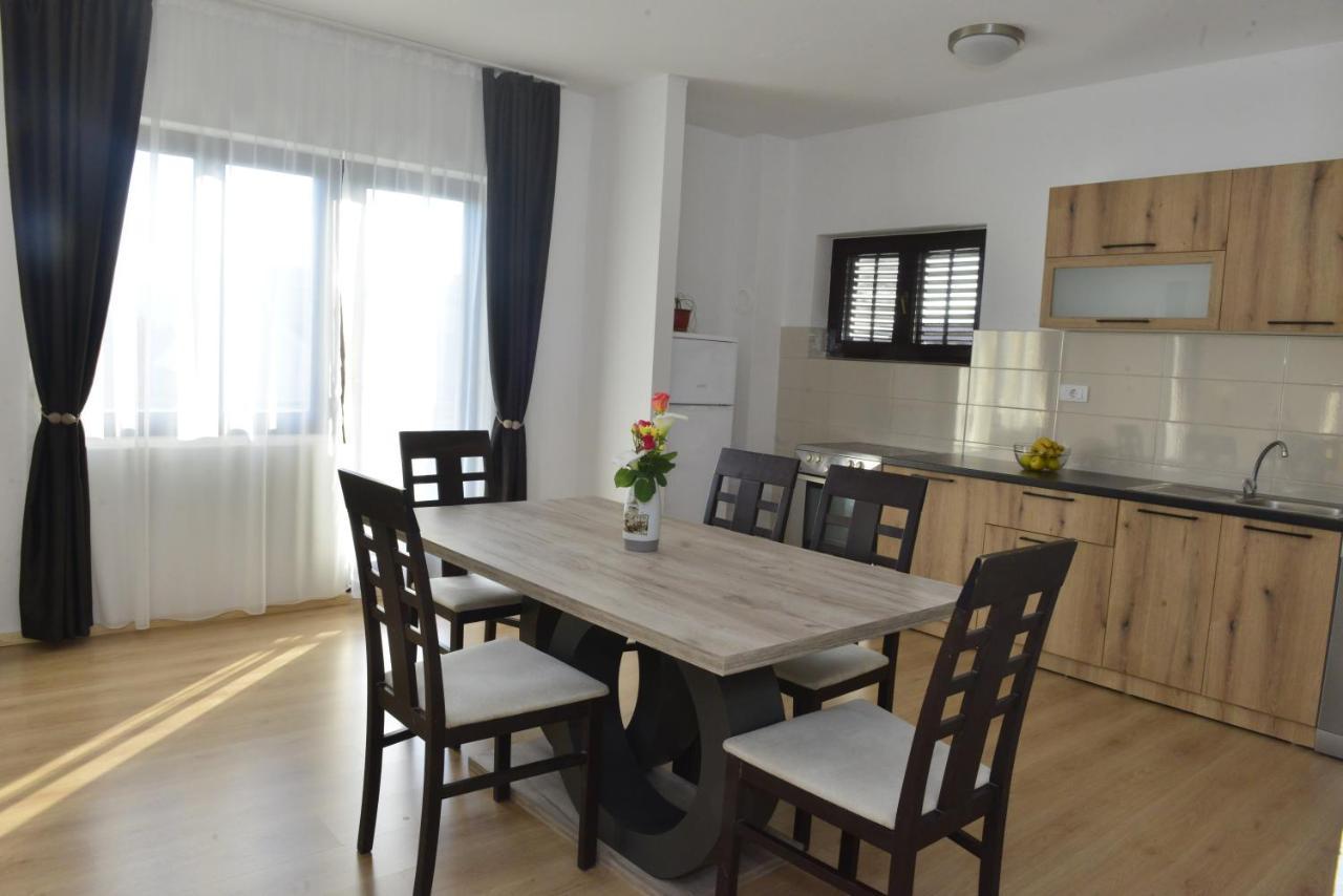 Milosavljevic Apartments 蒂瓦特 外观 照片