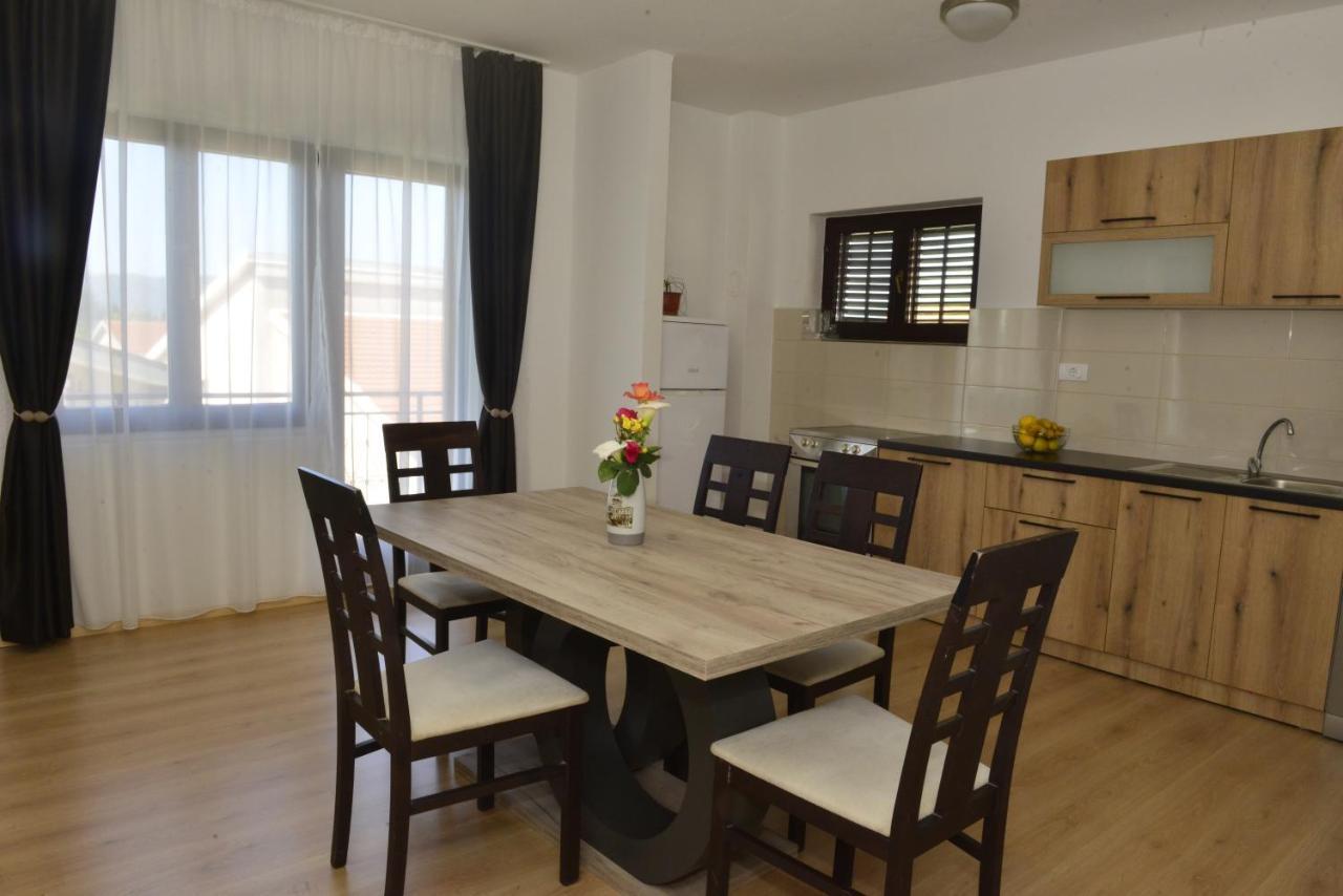 Milosavljevic Apartments 蒂瓦特 外观 照片